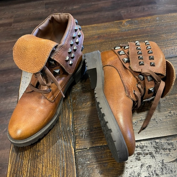 NWOB ZARA WOMAN brown leather studded ankle combat boots, size 8 - Picture 6 of 11